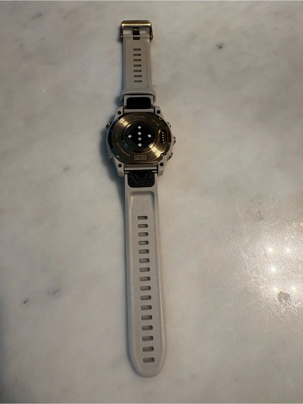 Garmin Epix Pro (Gen 2) 42mm, Soft Gold + Charger